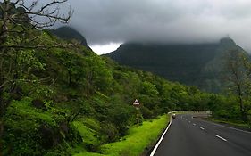 Amboli Hotel River View Villa